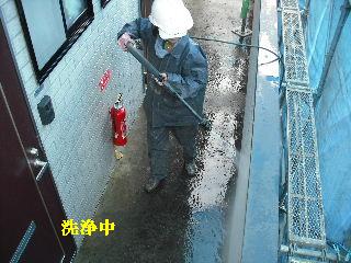 塗装工事・・・初日の高圧洗浄作業_f0031037_18444100.jpg