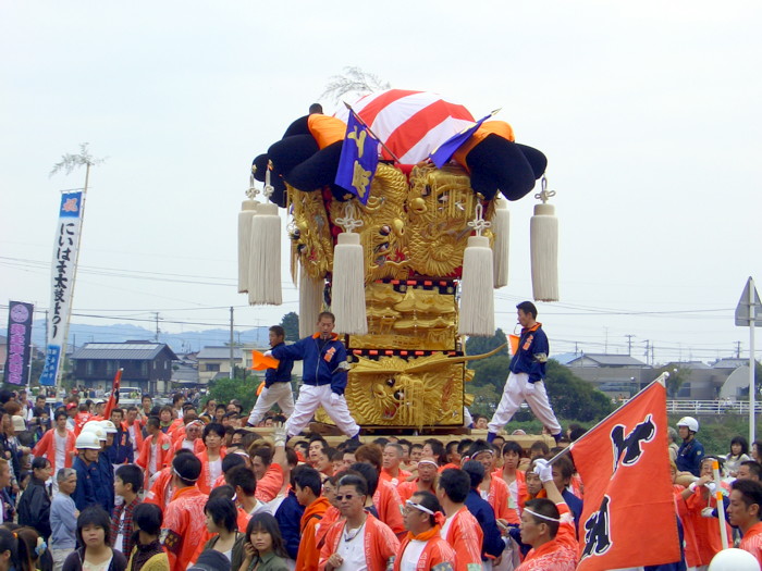 山根グランドのかきくらべ会場に向う太鼓台_f0085962_10243271.jpg