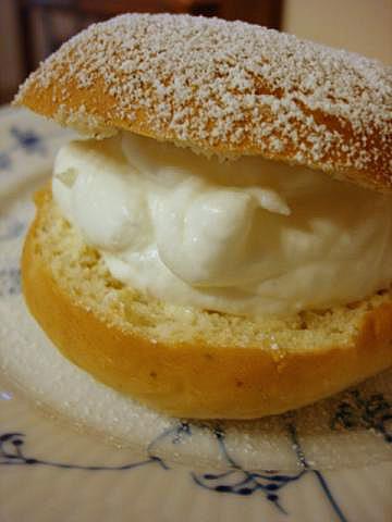 セムラというお菓子 Semla エミリアからの便り セムラというお菓子 Semla エミリアからの便り