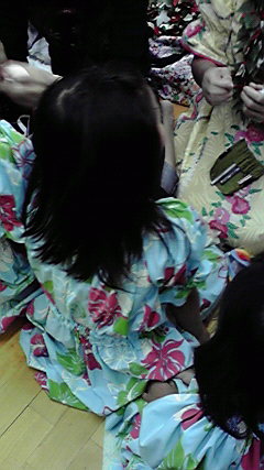 長女、フラダンス発表会♪_f0109257_8285197.jpg
