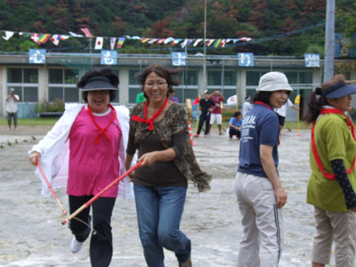 諸鈍小中学校「大運動会」、赤組頑張れ（った)！ その４_e0028387_14135995.jpg