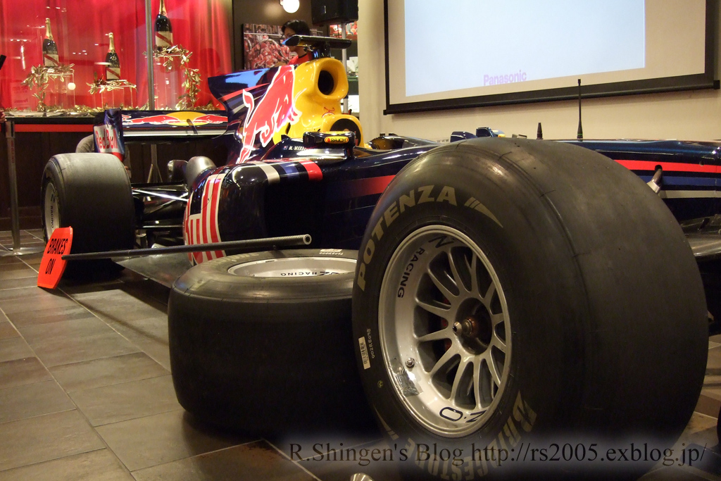 F1 PIT STOP CAFEでシンガポールGP観戦_c0025498_25185.jpg