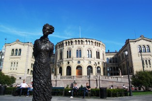 ノルウェー国会、オスロ市庁舎_b0148594_16504081.jpg