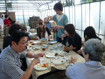 石窯で焼いたピザは、うま~い♪_d0150627_1055732.jpg