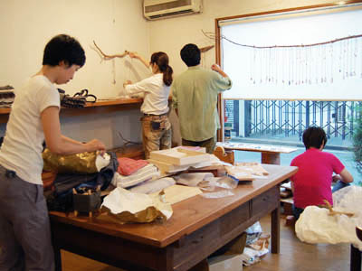 賑やかな搬入日。_a0026127_21304550.jpg