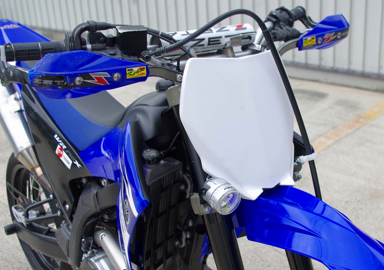 WR250R/Xのゼッケン化を世界一詳しく解説する動画 - YouTube