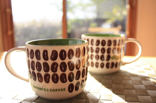 Starbucksコーヒー豆柄のマグ ゆらりと暮らす日々