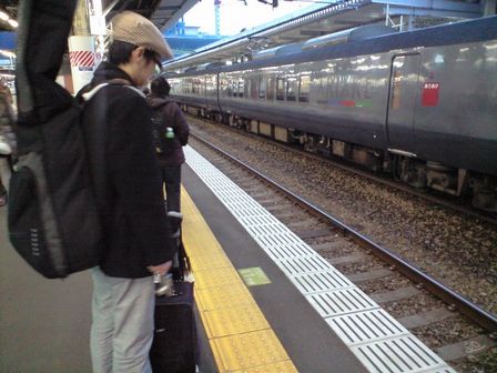 青い列車へ 1_b0005281_21583080.jpg