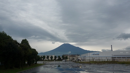 今日(10/7)、2009年の富士山初冠雪_c0160488_22453742.jpg