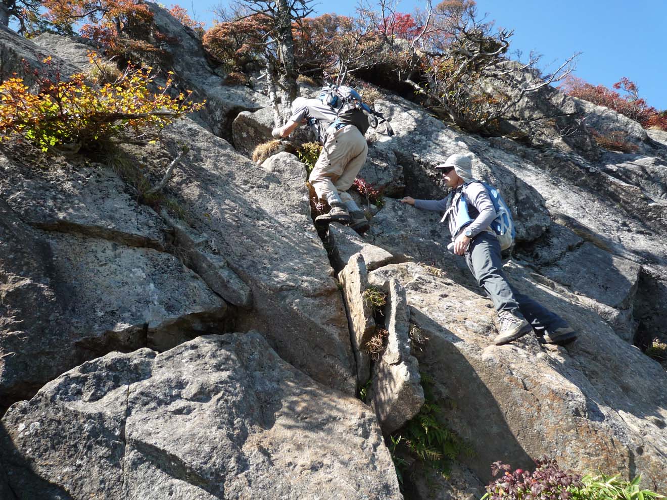 石鎚山　東陵コース　エントツ山さん達とバッタリ_b0124306_2241859.jpg