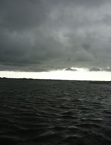 嵐の夜に　。。。シェムリアップ　トンレサップ湖　わたしのおふね　マギーB*。。。 *。:☆.。† _a0053662_18352891.jpg