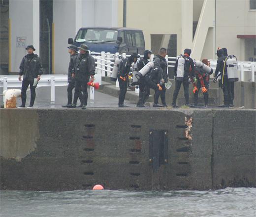 台風前日『YOKOSUKA軍港めぐり』（3）横須賀水中処分隊の訓練_e0150566_11384759.jpg