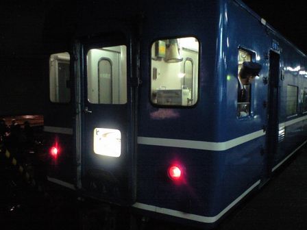 青い列車へ 2_b0005281_21284283.jpg