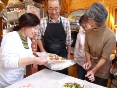 石釜で焼くピザ作り_f0019247_22331876.jpg