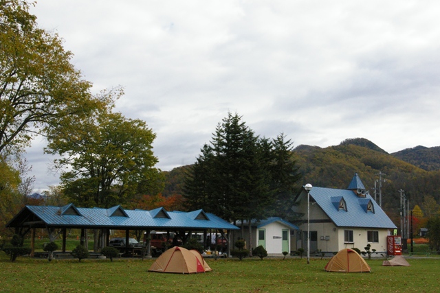 受付の杉本さんの「沙流川オートキャンプ場」2009.10.11～12_c0105338_22574799.jpg