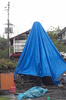井戸工事の掘削完了(エアー工法)_a0084753_8345512.jpg