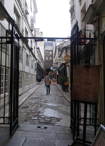 ☆お気に入りの小道~Cour du Commerce Saint Andre_b0189667_2222358.jpg