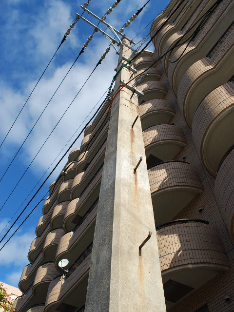 日本最古のコンクリート電柱(函館末広町レトロ建築コレクション)_f0142606_0335459.jpg