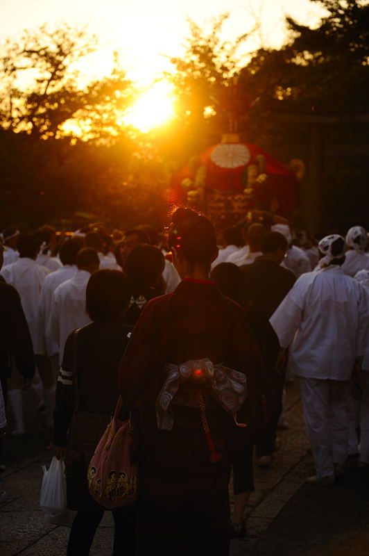 夕暮れお神輿_f0032011_19112724.jpg
