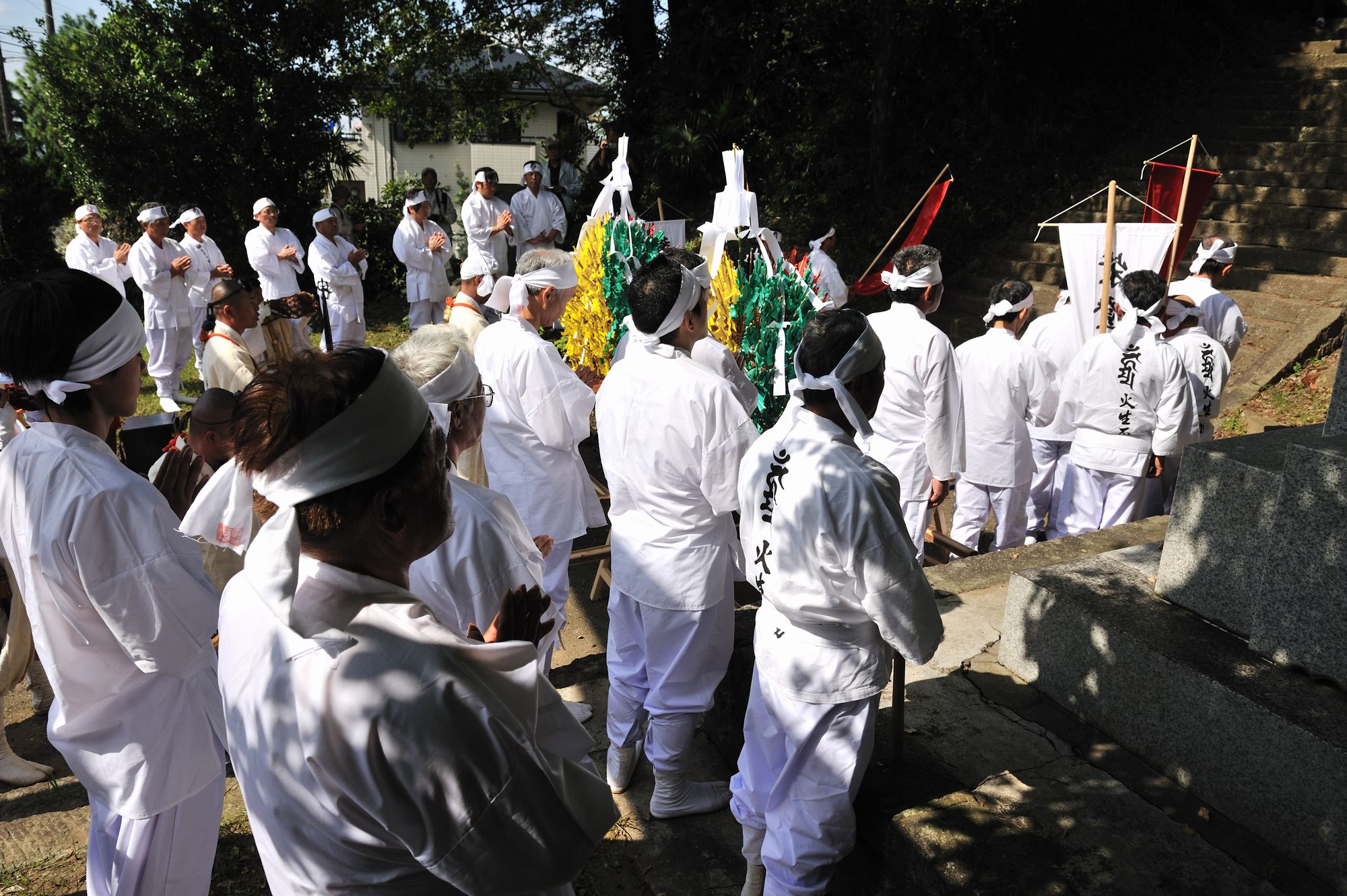 火渡り修行I…神社に祈願_e0071178_19452549.jpg