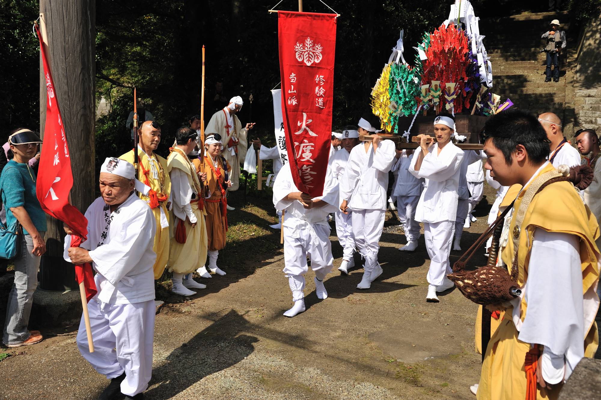 火渡り修行I…神社に祈願_e0071178_19503045.jpg