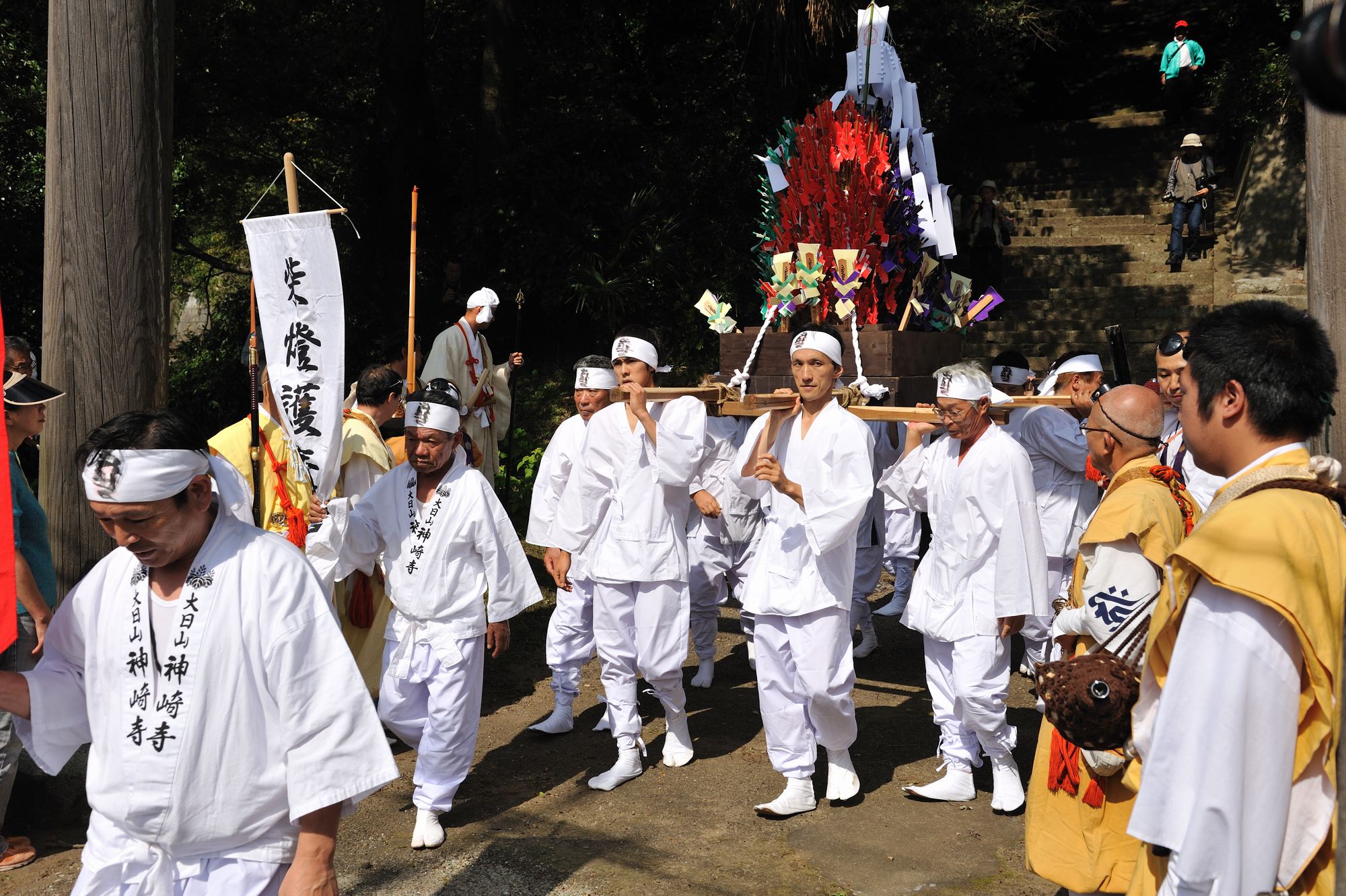 火渡り修行I…神社に祈願_e0071178_1953284.jpg