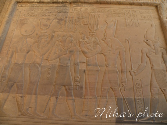 エジプト3日目　コム・オンボ神殿 ①_a0124689_1714860.jpg