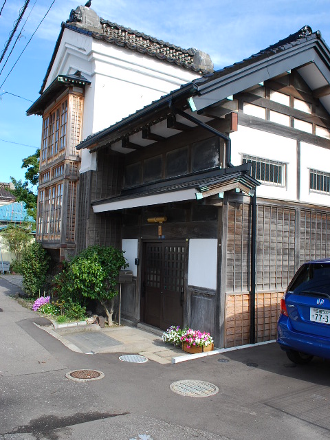 函館大町バス通り沿いの蔵付き住宅（函館の建築紹介）_f0142606_23262186.jpg