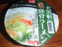 賞味期限切れの捨て場_a0043520_1434221.jpg