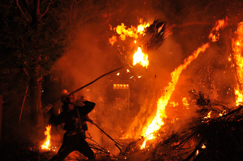 2009/10/14 日本の奇祭「火祭り」_c0132230_17551557.jpg