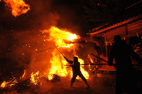 2009/10/14 日本の奇祭「火祭り」_c0132230_1801661.jpg