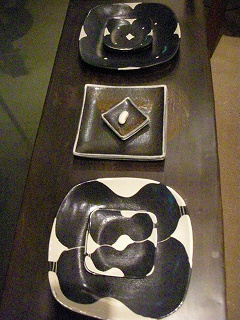 矢島操さんのモノクロ角皿_b0132444_17374083.jpg