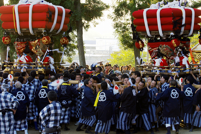 三輪神社の秋祭り--宮入　2　--20091011  _a0050572_1871728.jpg