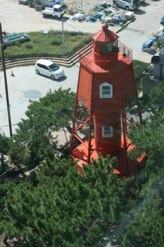 須磨海浜公園のマスト型時計台と赤灯台_b0118987_6103339.jpg