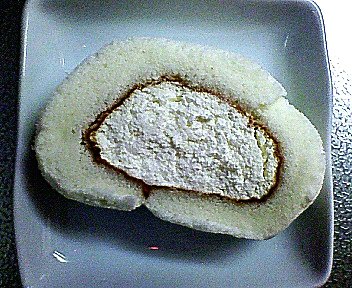 不二家 ミルキークリームロール 白いロールケーキ Chokoballcafe