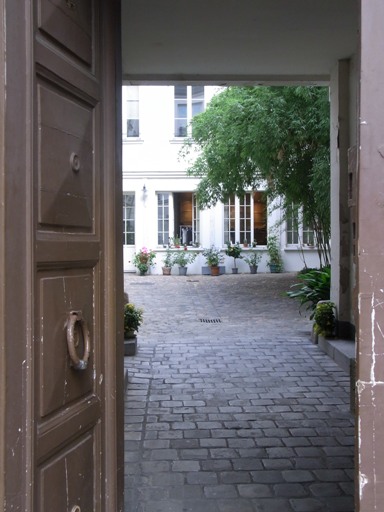 ☆ParisのLuxuryなスターバックスコーヒーほか・・・Parisらしい街並み_b0189667_1232157.jpg