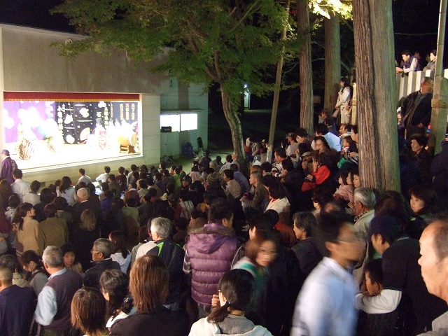 出崎森神社秋季大祭　その3　前夜祭　奉納神楽・氏子出店_b0095061_75324.jpg