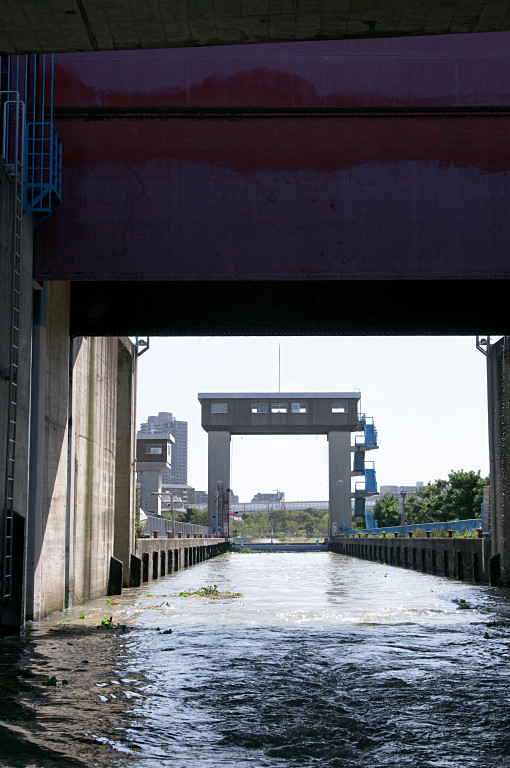 淀川船旅--毛馬の水門　--　20091012_a0050572_1133097.jpg