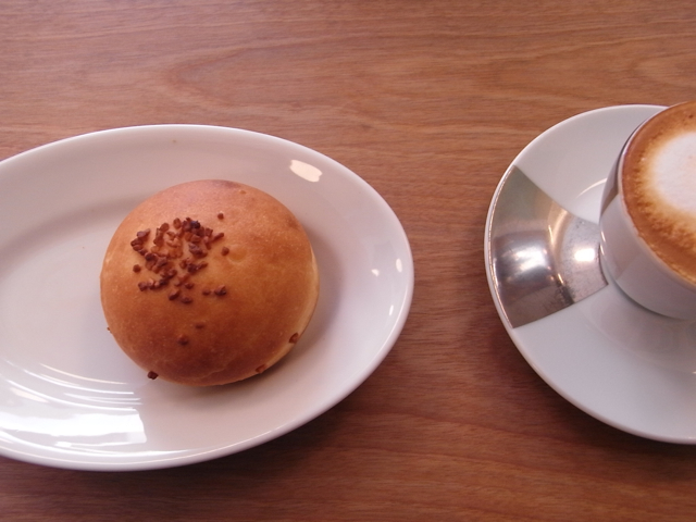 北欧っぽいぞ。「パンとエスプレッソと（BREAD,ESPRESSO&）」（表参道）_a0125694_23274254.jpg