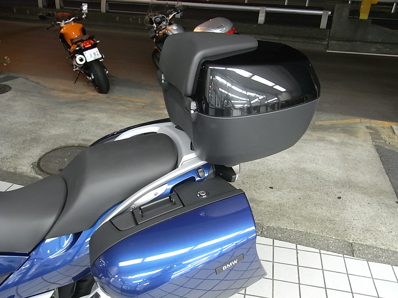 R1200RT特別バージョン入荷！の巻_e0169436_1522887.jpg