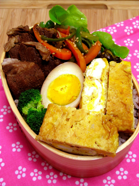 煮玉子のお弁当と息子の作った玉子焼き_b0171098_7111513.jpg