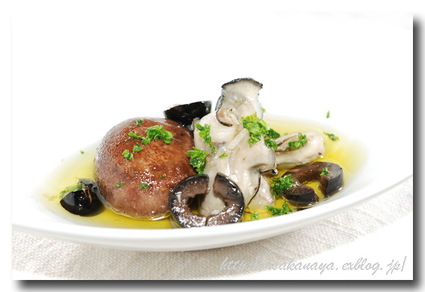 牡蠣とマッシュールムのオイル煮.........  ajillo  〜 アヒージョ 〜_d0069838_16135569.jpg