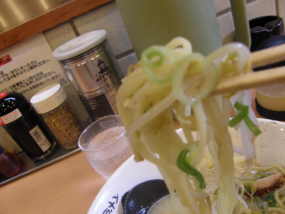 博多ラーメンげんこつ 豊中店 _c0118393_6455868.jpg