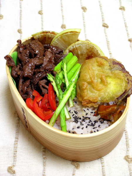 大根ステーキと甘辛牛肉のお弁当_b0171098_649223.jpg