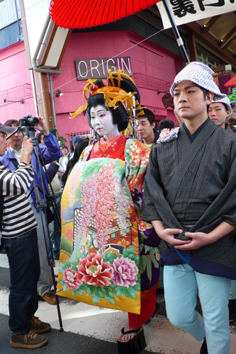 大須大道町人祭　～おいらん道中、金粉ショウ～_b0174536_9343431.jpg