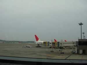また。。。成田空港。ミラノへ_e0154202_8565966.jpg