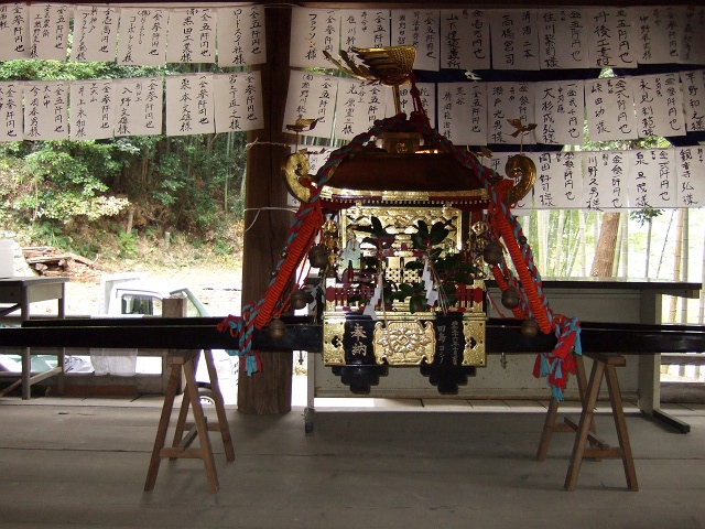 上瀬野・平山神社秋季大祭　その3　本殿_b0095061_1952129.jpg