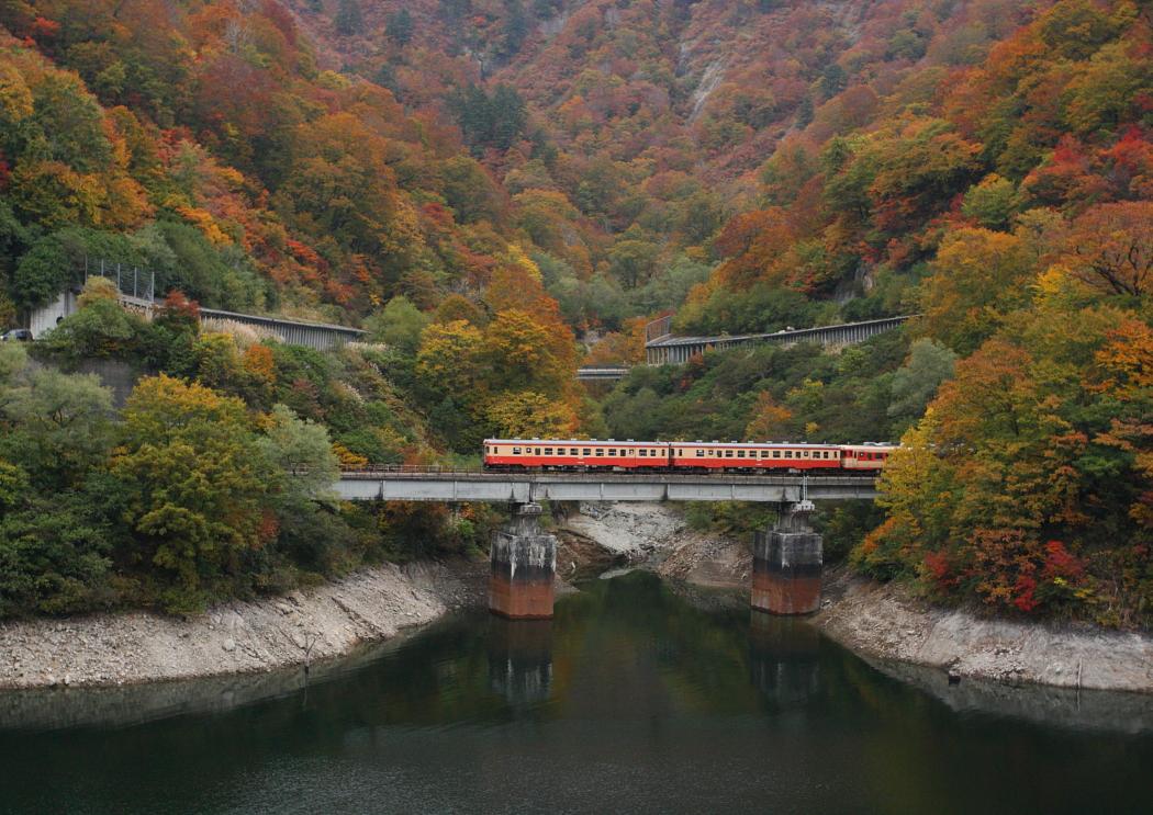 田子倉湖（駅）紅葉　南会津郡只見町　２００９年１０月２４日_e0143883_6492158.jpg