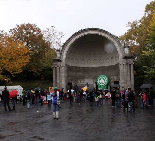 セントラルパークのハロウィン・イベントで幽霊船に乗りました_b0007805_8393516.jpg