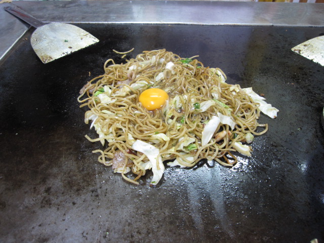 前島の肉玉&肉イカ焼きそば@富士宮市_b0042308_0515856.jpg